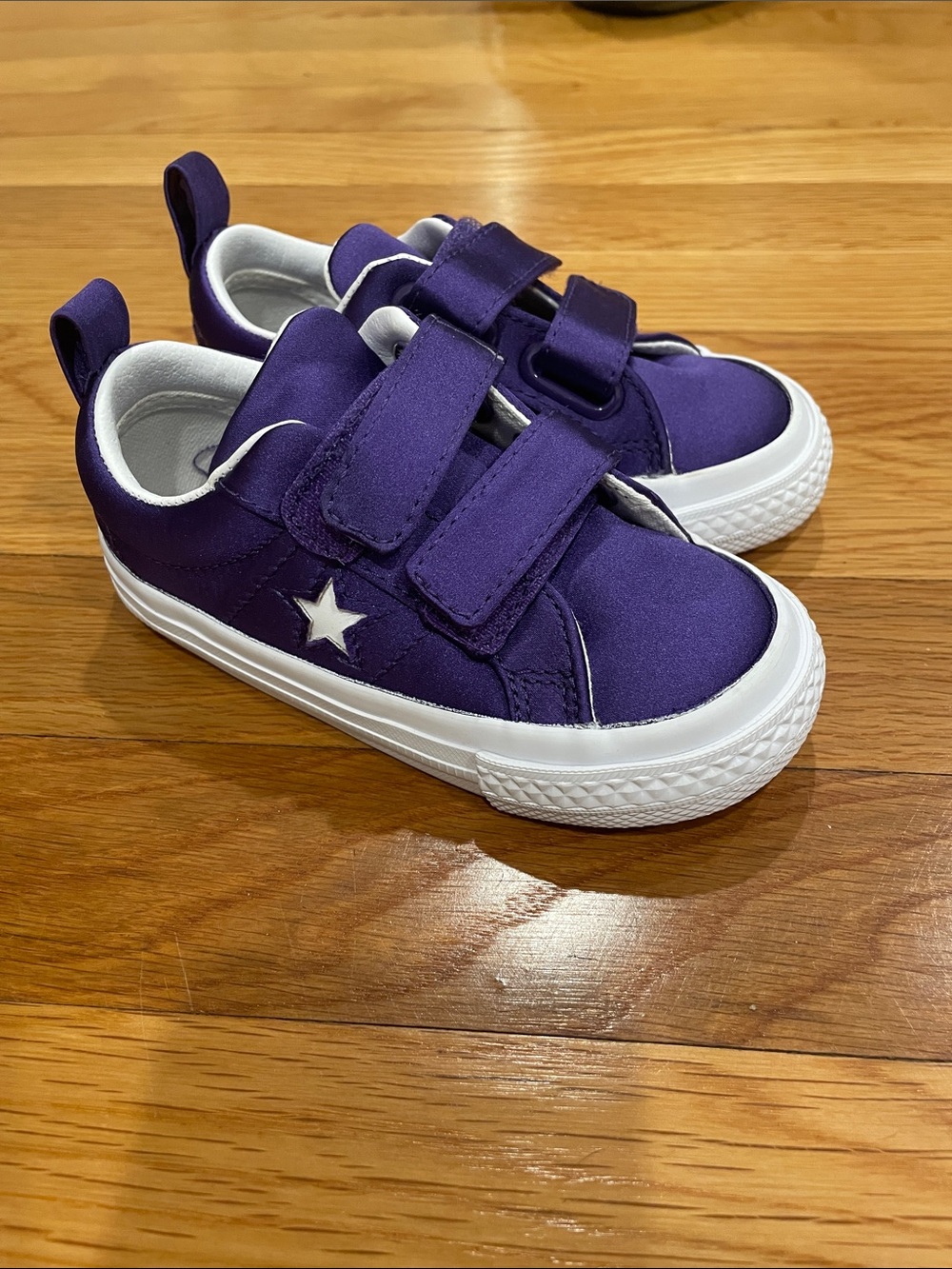 Converse one star purple satin sneakers